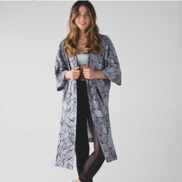 LULULEMON WANDERLUST KIMONO SIZE 6 - Picture 1 of 8